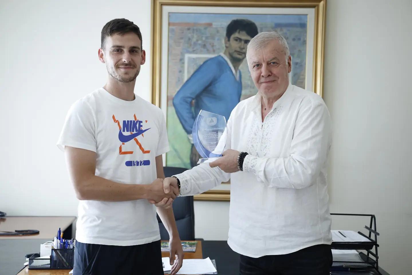 Сираков връчи благодарствен плакет на Нани