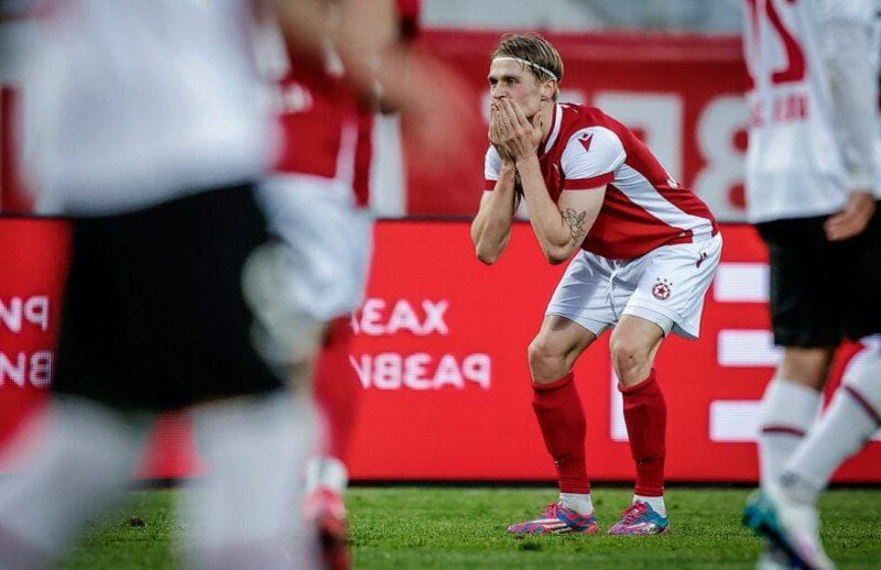 Скаршем избра хубавата си заплата: отказа трансфер и ще тренира за здраве с дубъла на ЦСКА