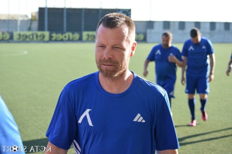 Веласкес в постоянна комуникация с Топузаков